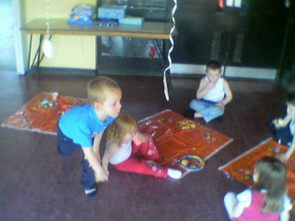 image-06--1_12248866895_o